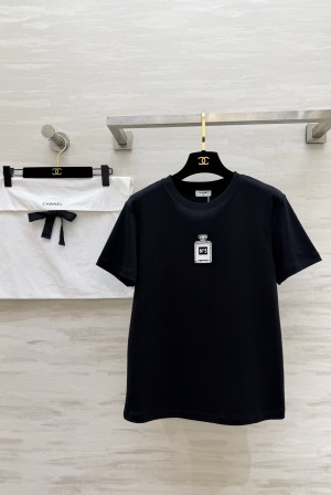 Chanel 샤넬 26SS 클래식 N°5 비딩 쥬얼 반팔 티셔츠 의류