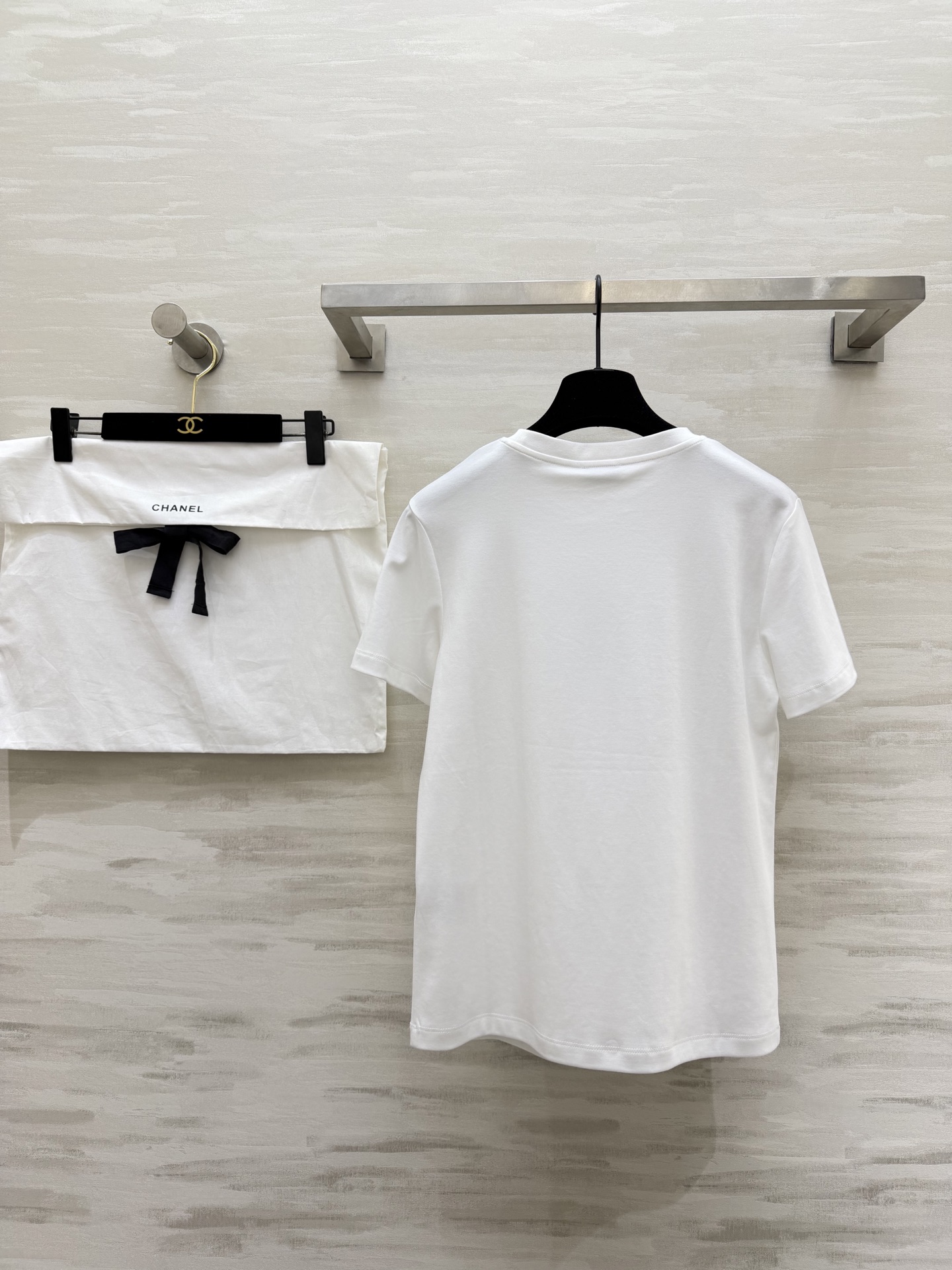 Chanel 샤넬 26SS 클래식 N°5 비딩 쥬얼 반팔 티셔츠 의류