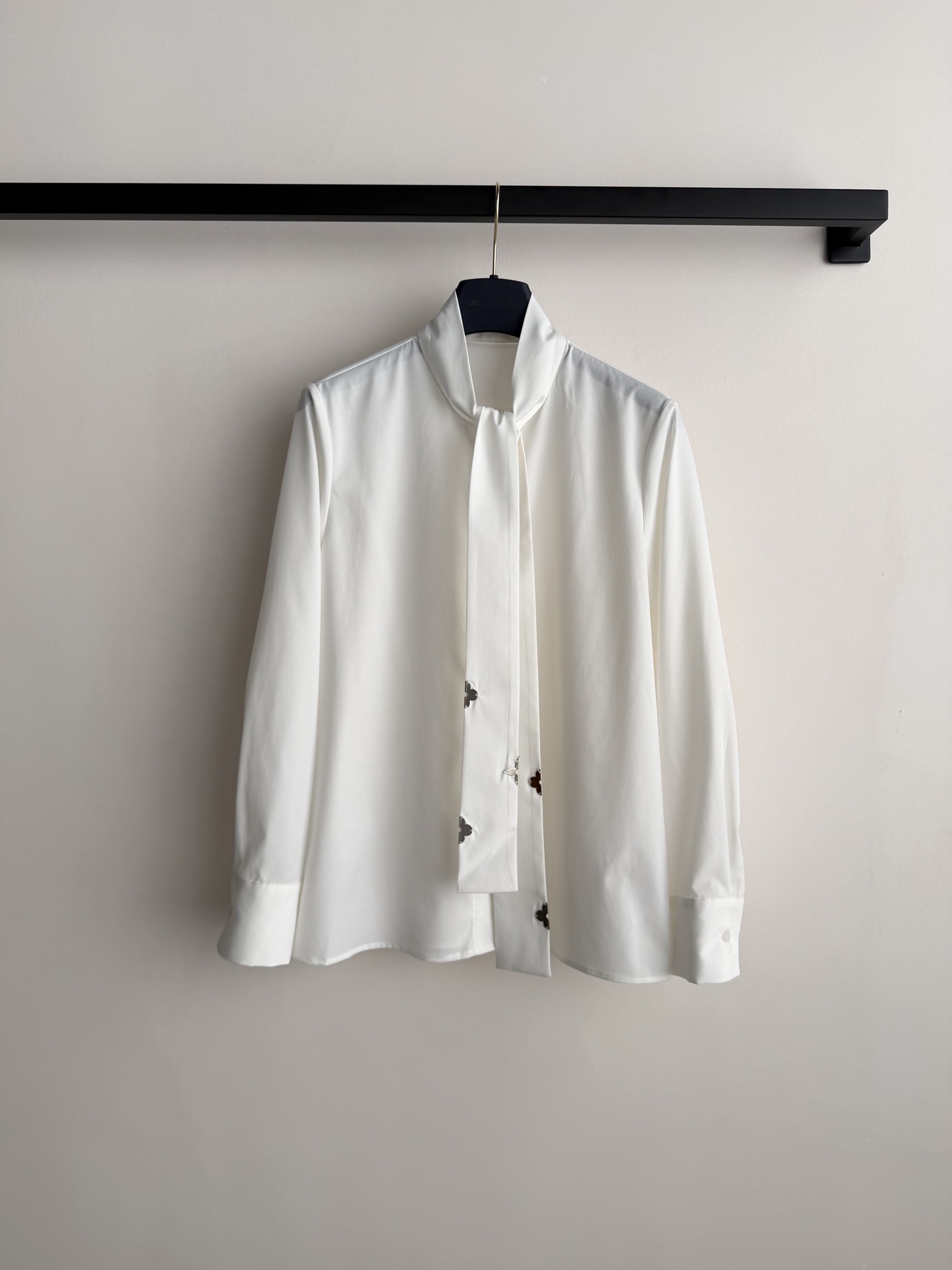 Louis Vuitton LV 루이비통 화이트 타이 디테일 소프트 코튼 셔츠 블라우스 의류