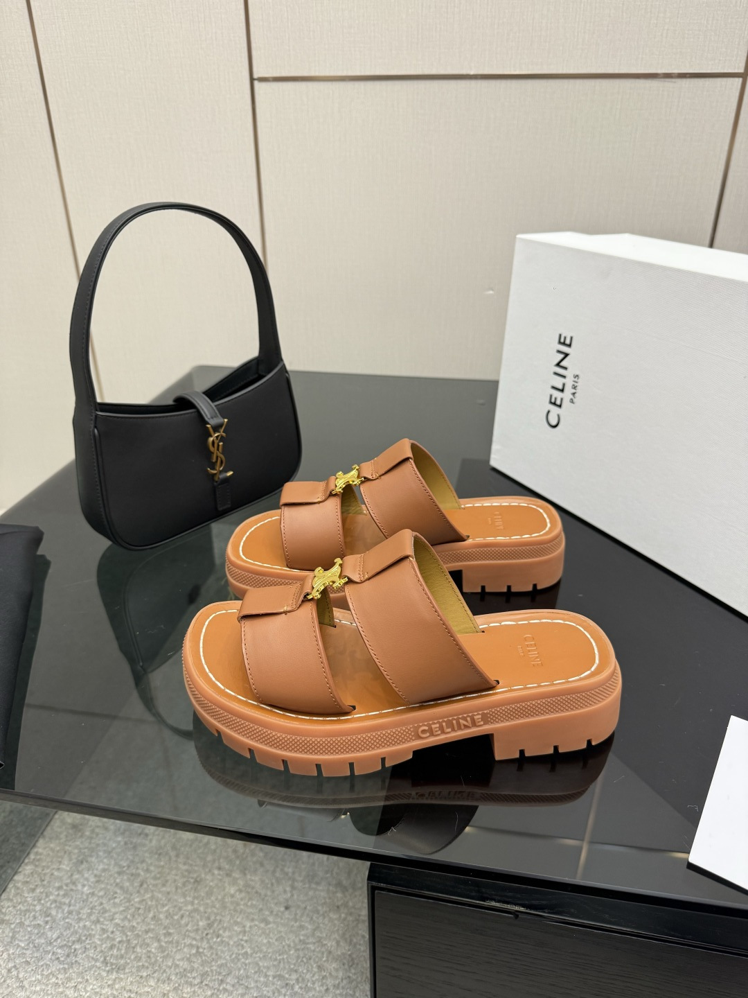 셀린느(CELINE) 빈티지 무드 샌들 신발