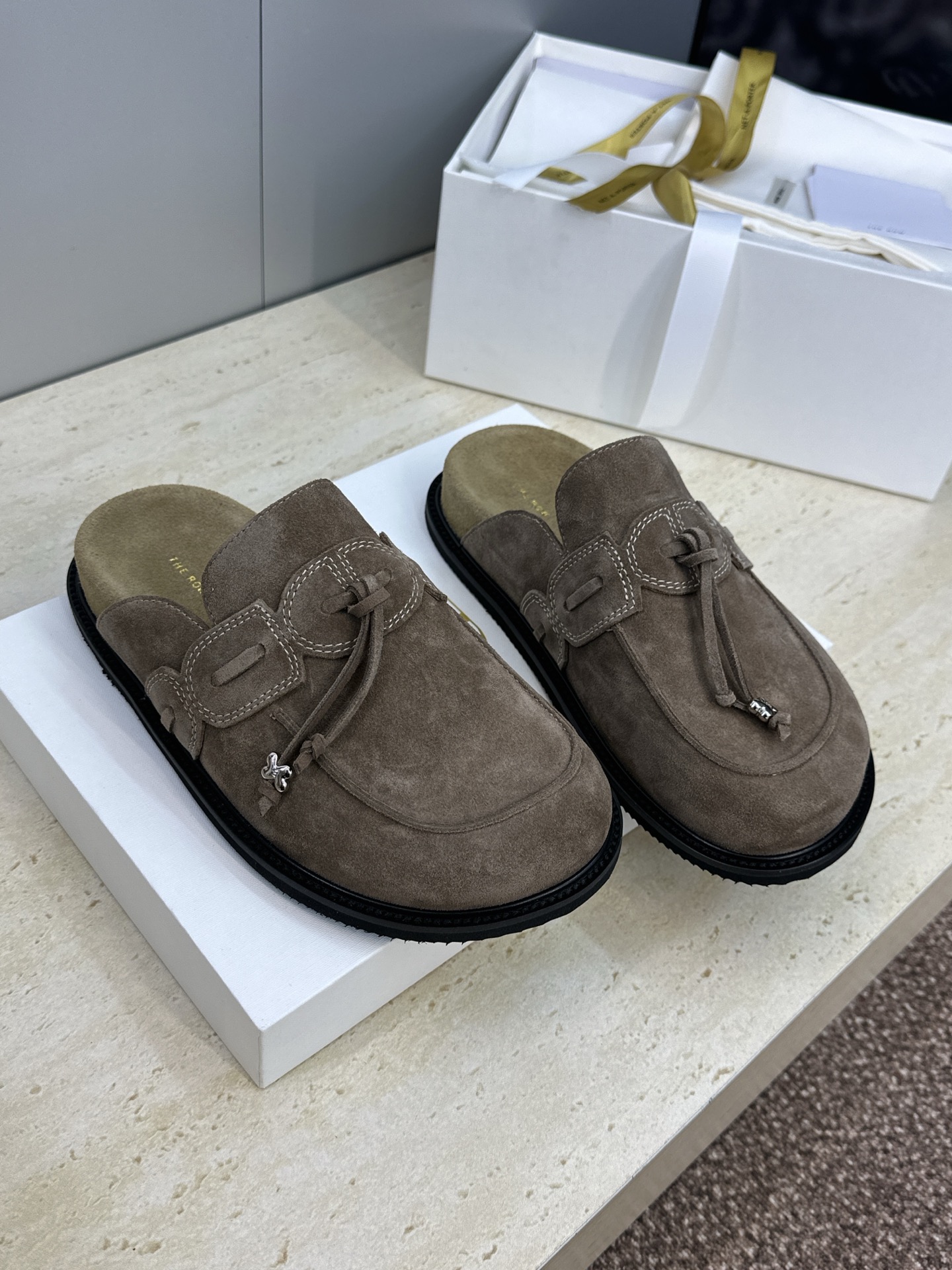 더 로우(The Row) 리본 태슬 뮬 샌들 신발