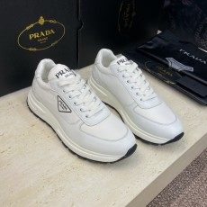 프라다(PRADA) 클래식 러닝 스니커즈 신발