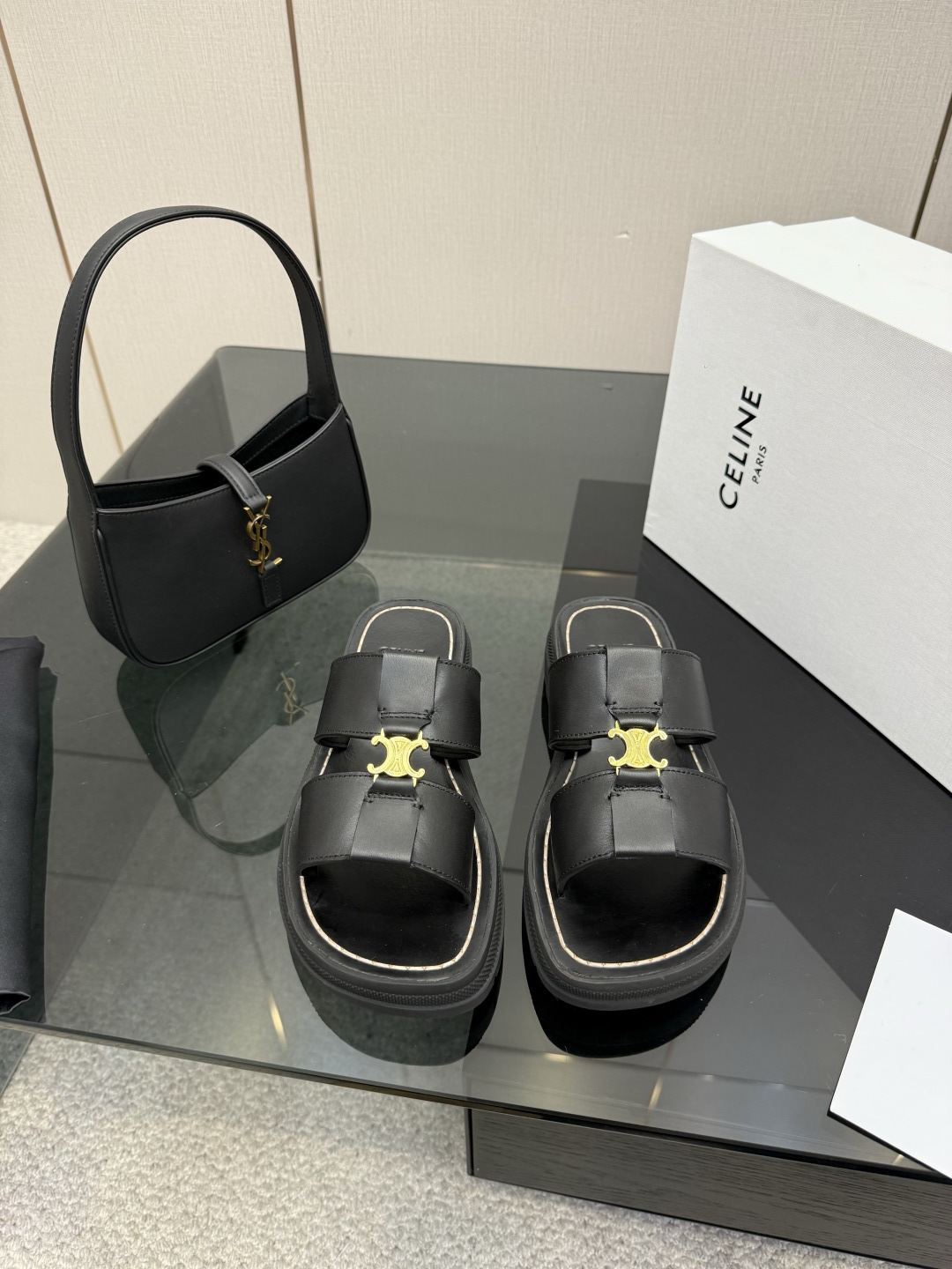 셀린느(CELINE) 빈티지 무드 샌들 신발