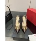 발렌티노(VALENTINO) 신상 리본 스트랩 펌프스 신발
