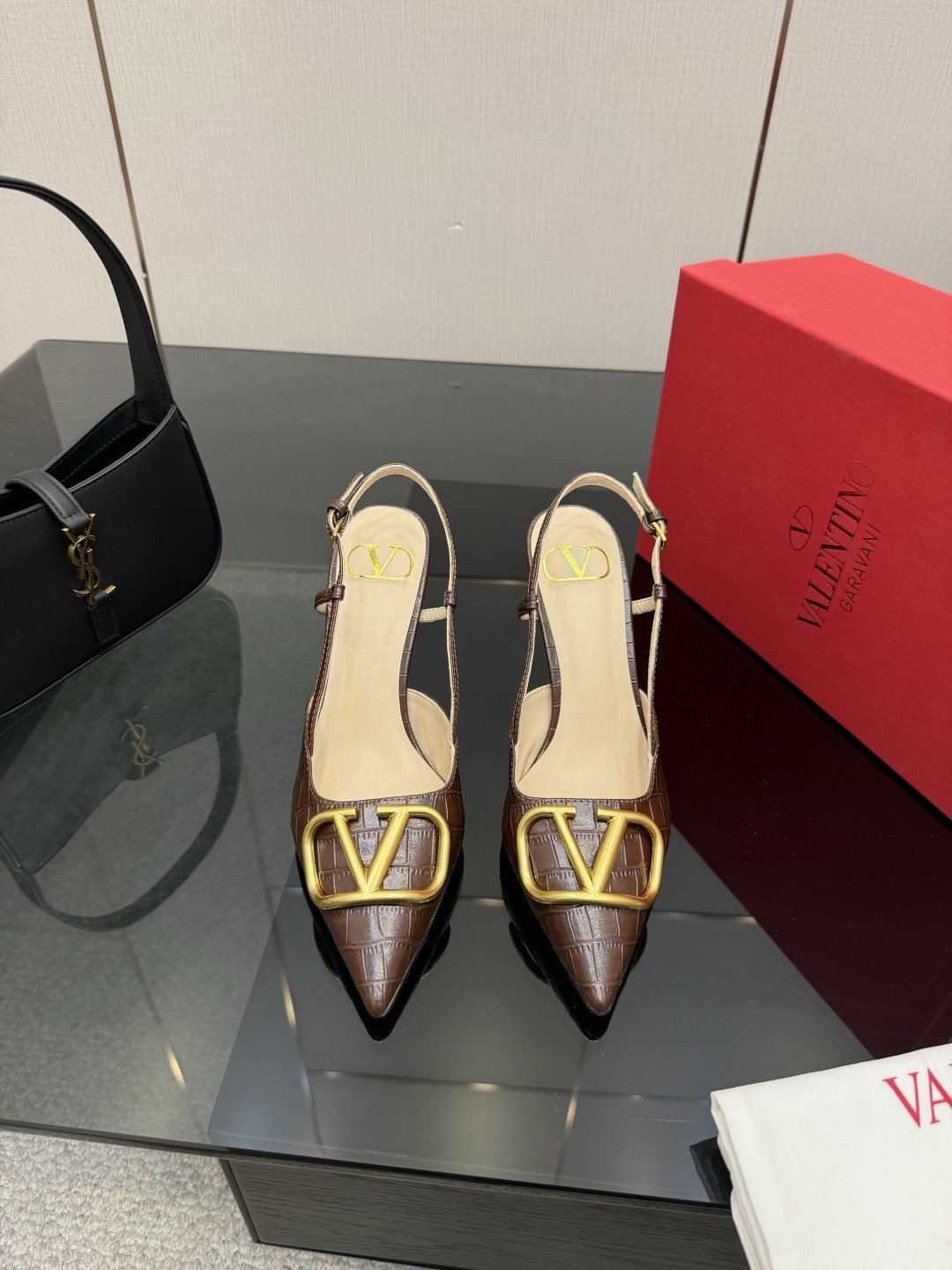발렌티노(VALENTINO) 신상 리본 스트랩 펌프스 신발
