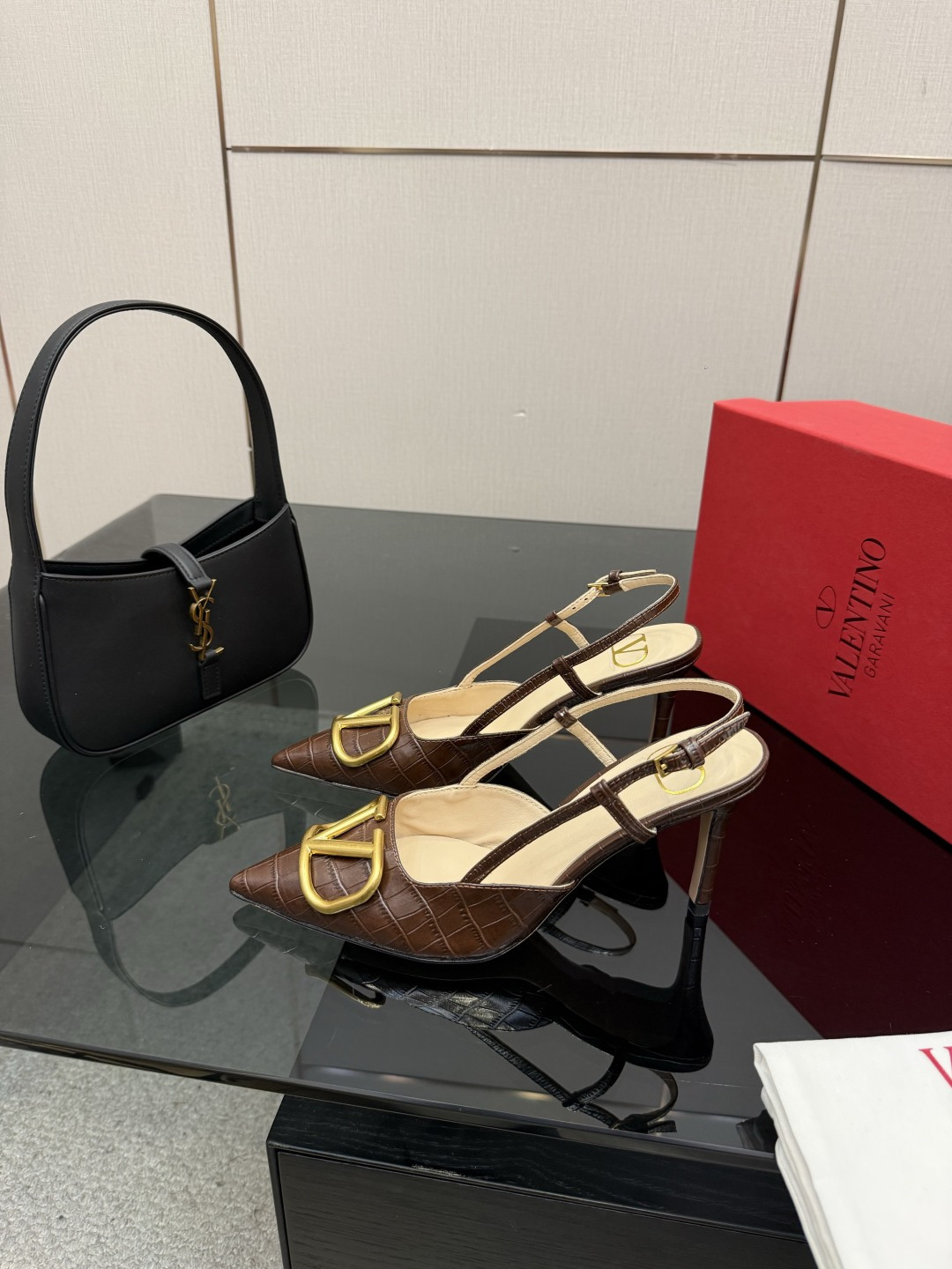 발렌티노(VALENTINO) 신상 리본 스트랩 펌프스 신발