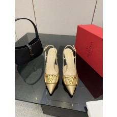 발렌티노(VALENTINO) 신상 리본 스트랩 펌프스 신발