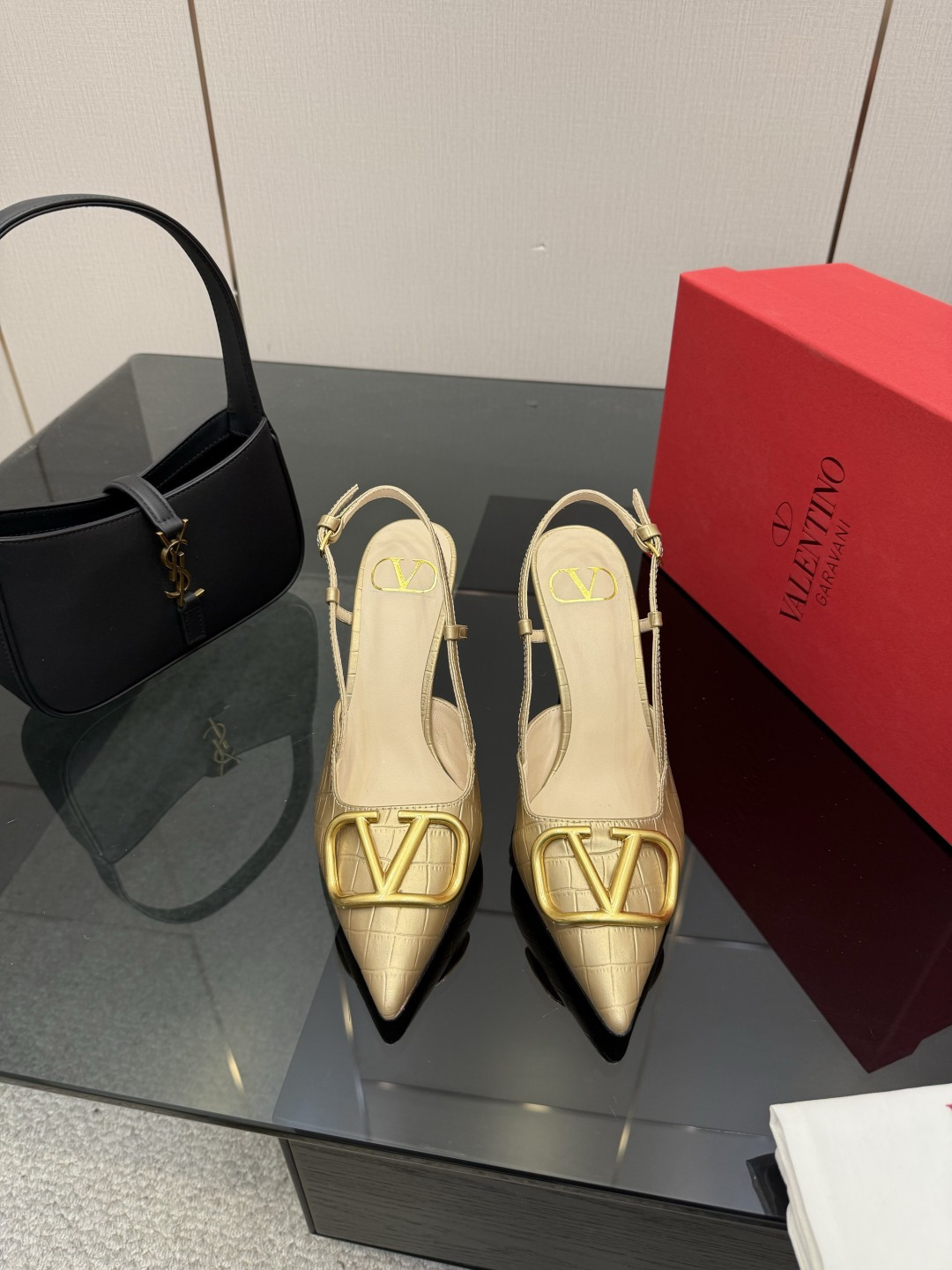 발렌티노(VALENTINO) 신상 리본 스트랩 펌프스 신발