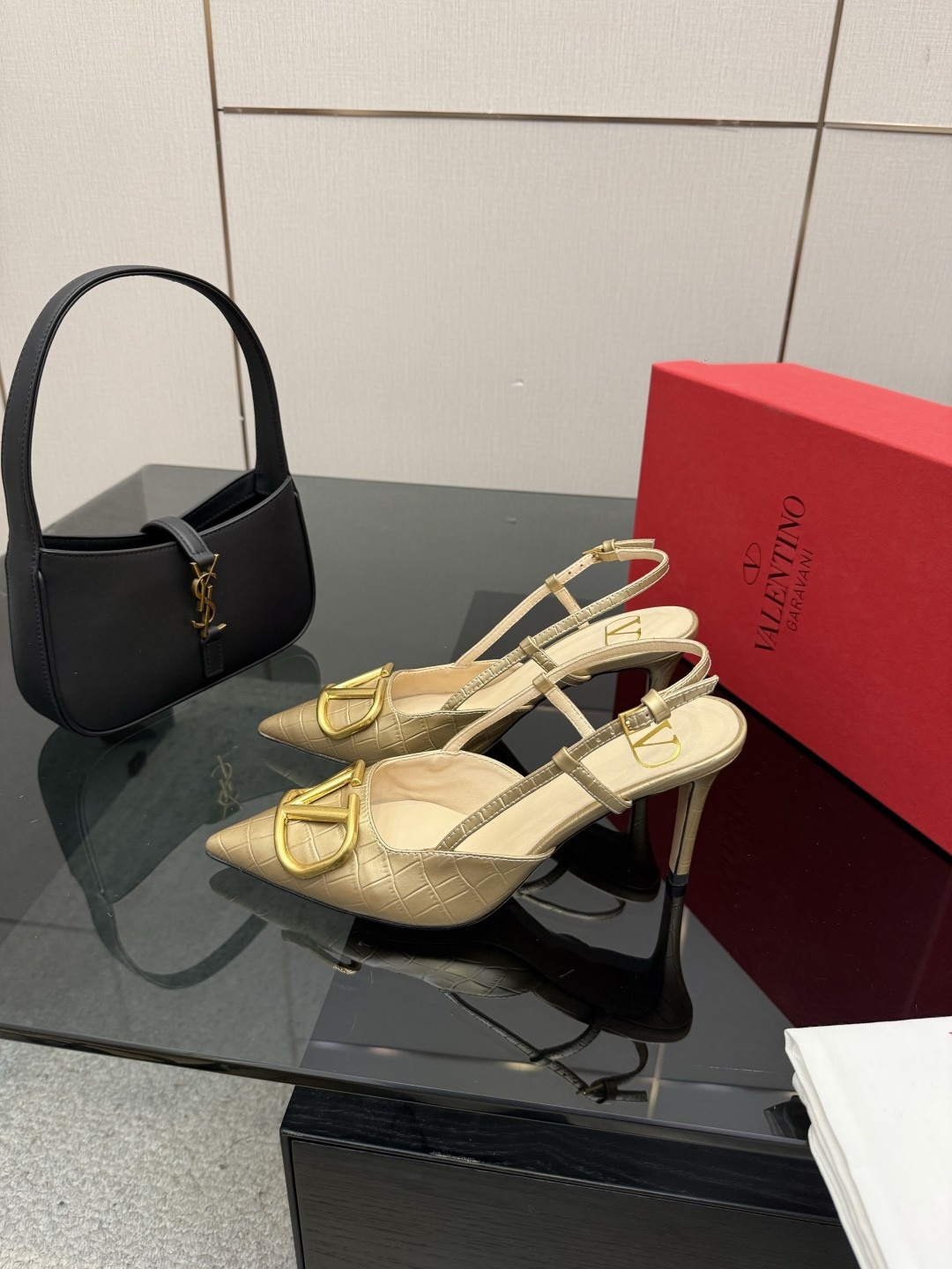 발렌티노(VALENTINO) 신상 리본 스트랩 펌프스 신발