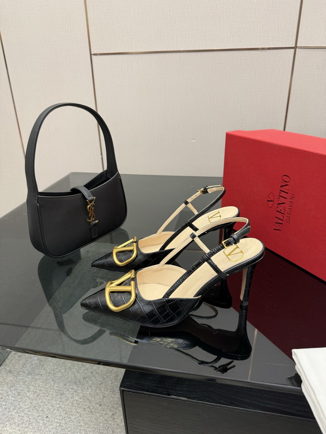 발렌티노(VALENTINO) 신상 리본 스트랩 펌프스 신발