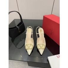 발렌티노(VALENTINO) 신상 리본 스트랩 펌프스 신발