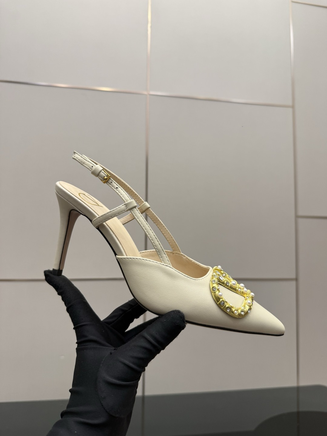 발렌티노(VALENTINO) 신상 리본 스트랩 펌프스 신발