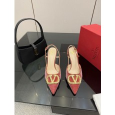 발렌티노(VALENTINO) 신상 리본 스트랩 펌프스 신발