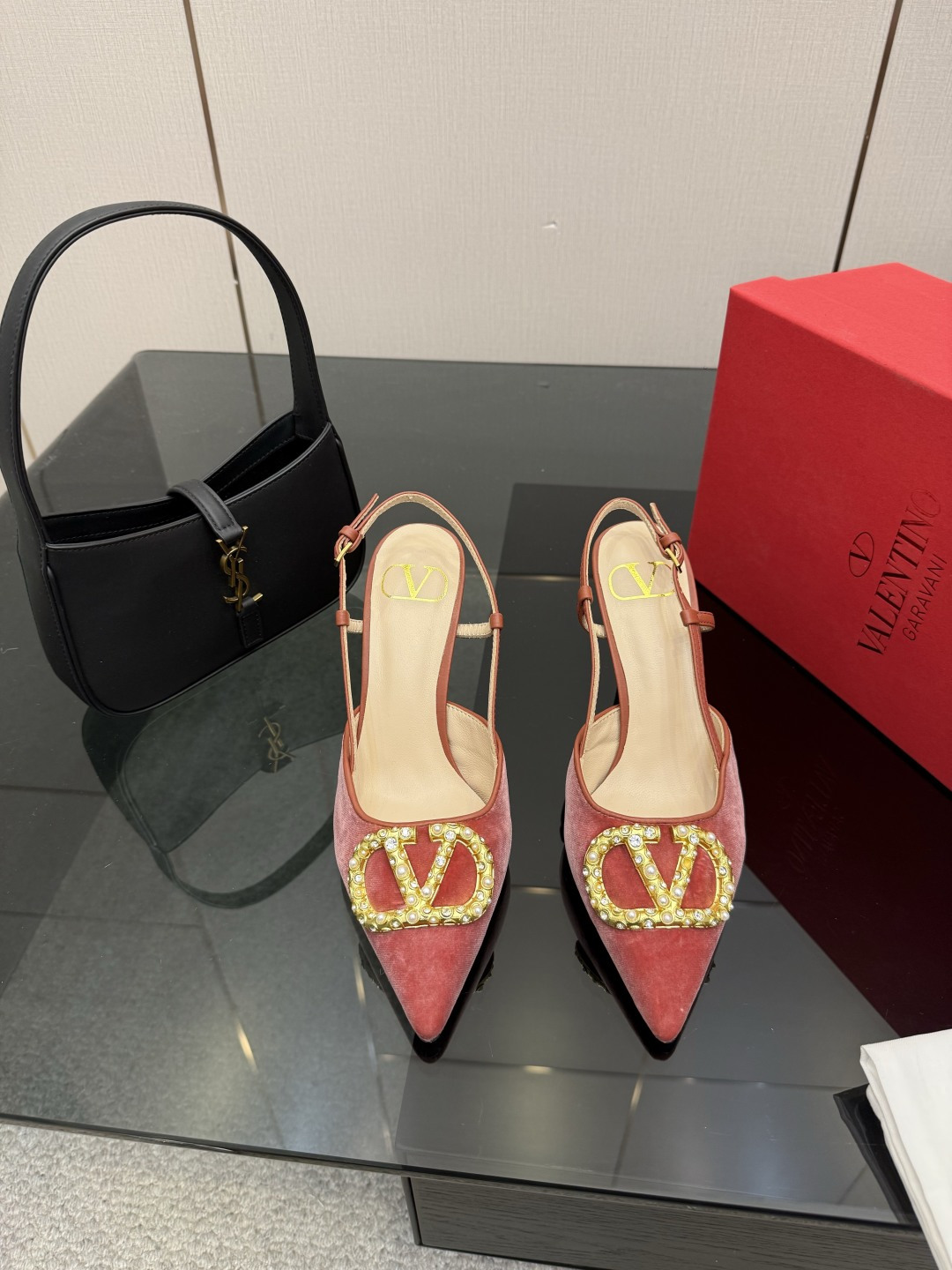 발렌티노(VALENTINO) 신상 리본 스트랩 펌프스 신발