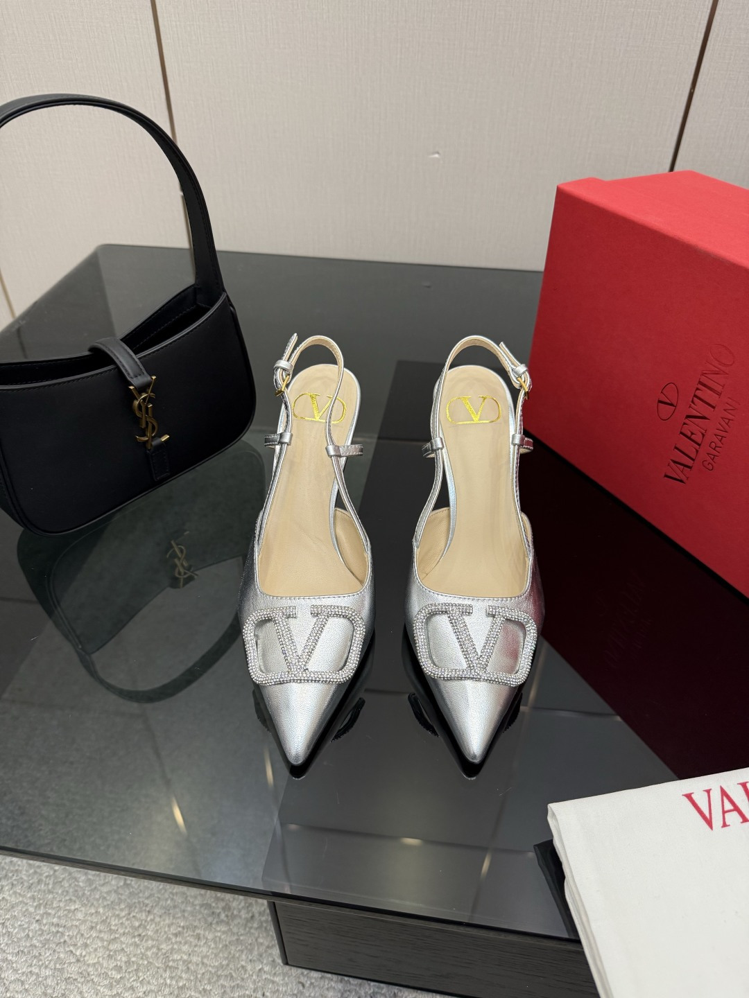 발렌티노(VALENTINO) 신상 리본 스트랩 펌프스 신발