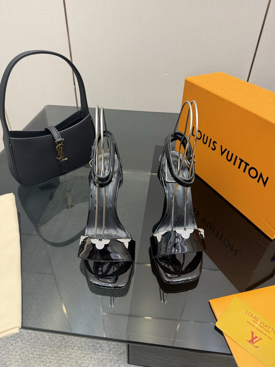 루이비통(LV) 하이힐 샌들 신발