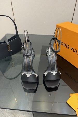 루이비통(LV) 하이힐 샌들 신발