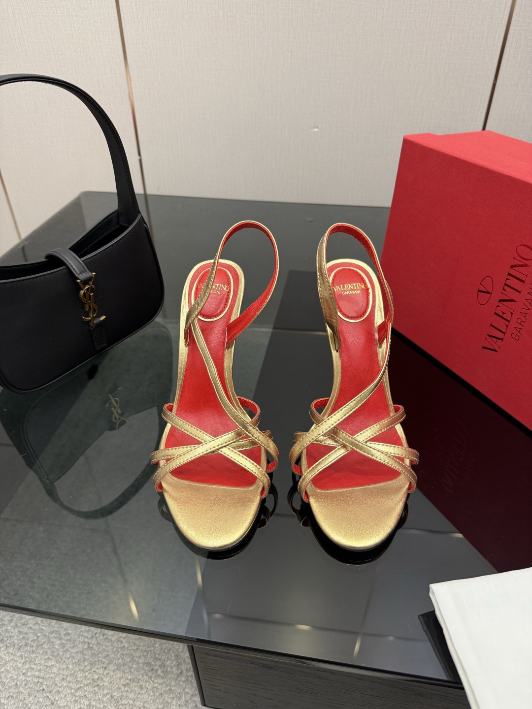 발렌티노(VALENTINO) 클래식 샌들 신발