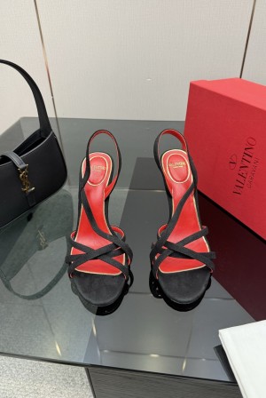 발렌티노(VALENTINO) 클래식 샌들 신발