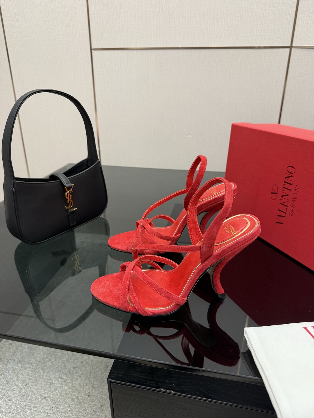 발렌티노(VALENTINO) 클래식 샌들 신발