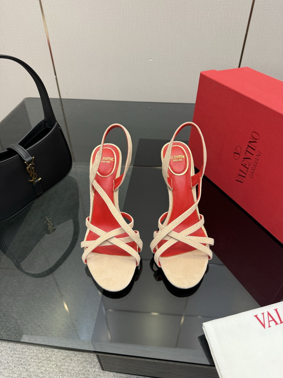 발렌티노(VALENTINO) 클래식 샌들 신발