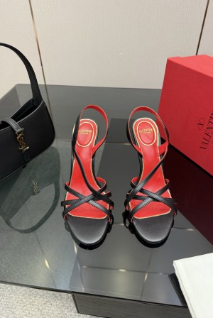 발렌티노(VALENTINO) 클래식 샌들 신발