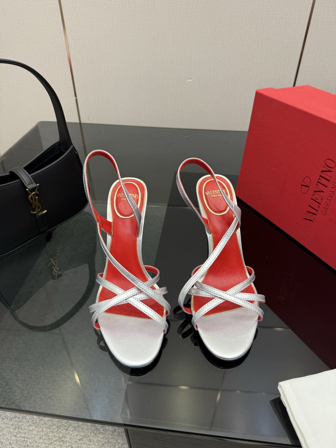 발렌티노(VALENTINO) 클래식 샌들 신발