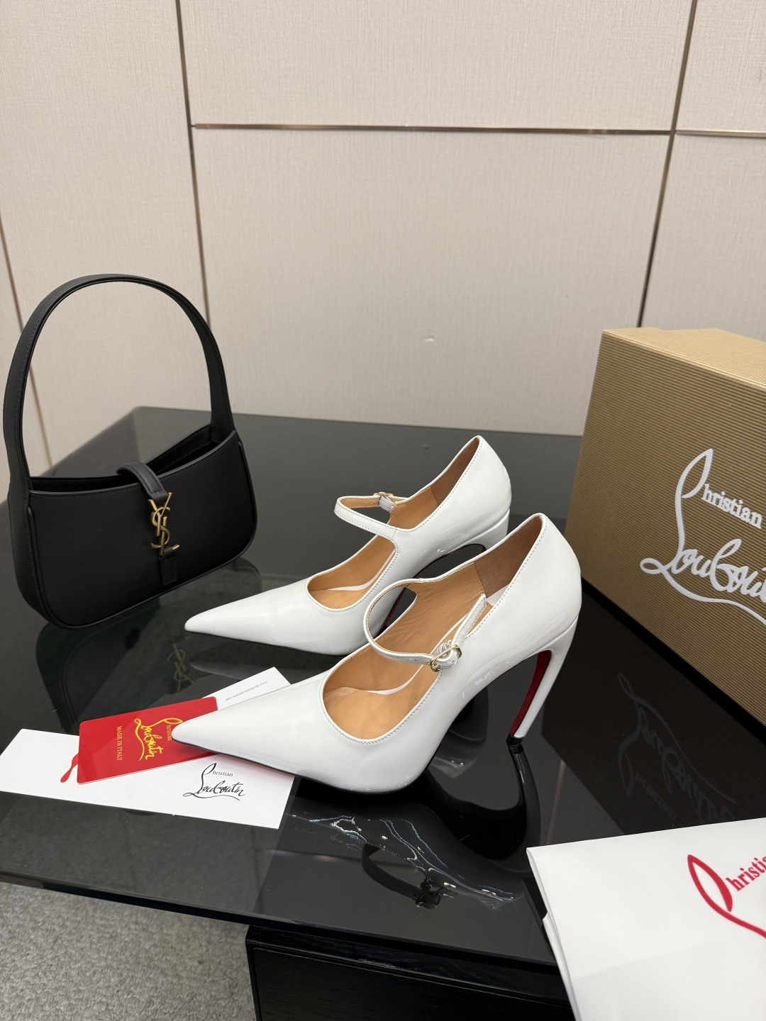 [Christian Louboutin] 크리스찬 루부탱 26SS CL 런웨이 로즈 쥬얼 샌들 구두 신발