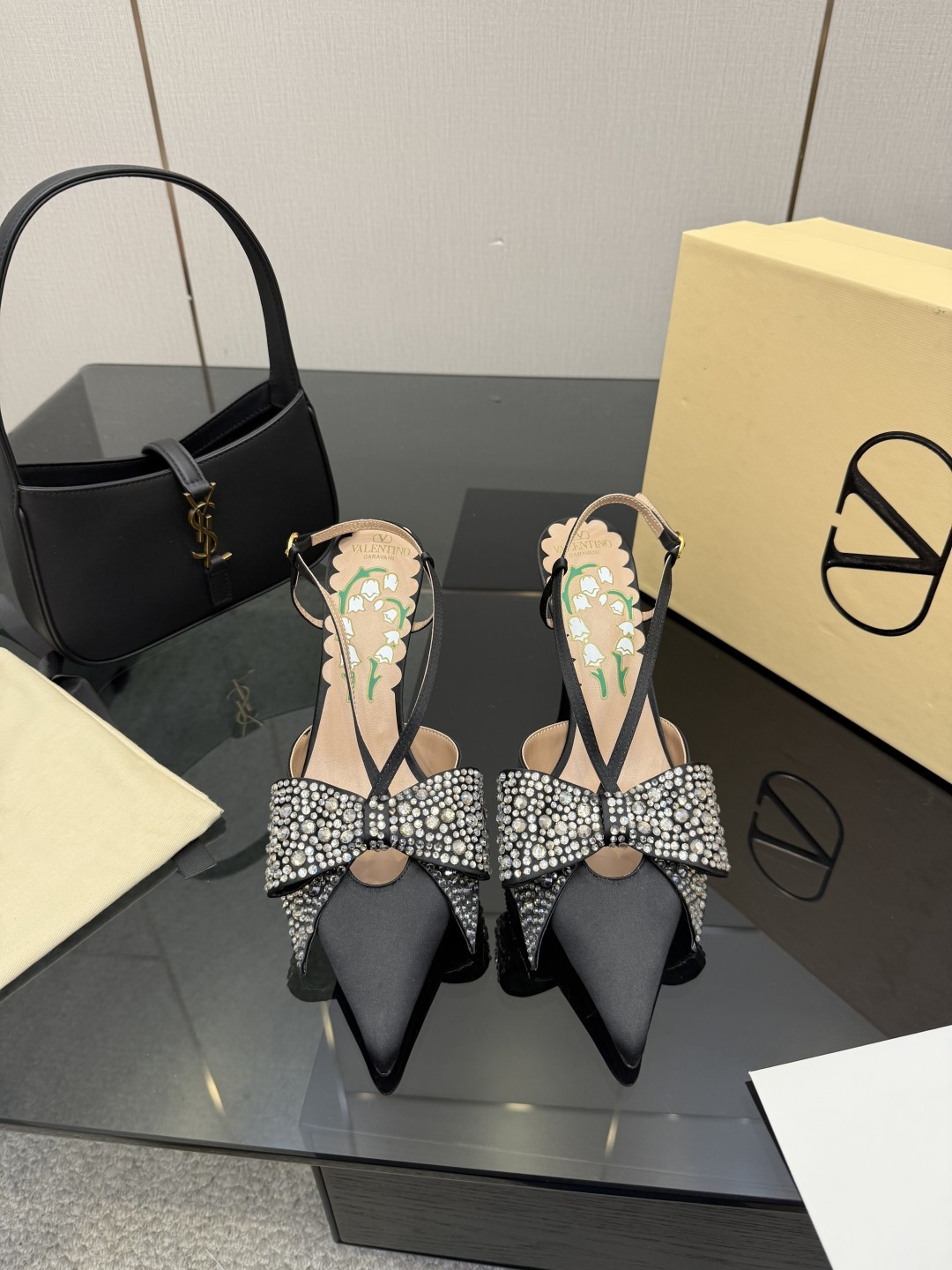 [Valentino] 26SS 발렌티노 핫픽스 리본 실크 펌프스 힐 구두 신발