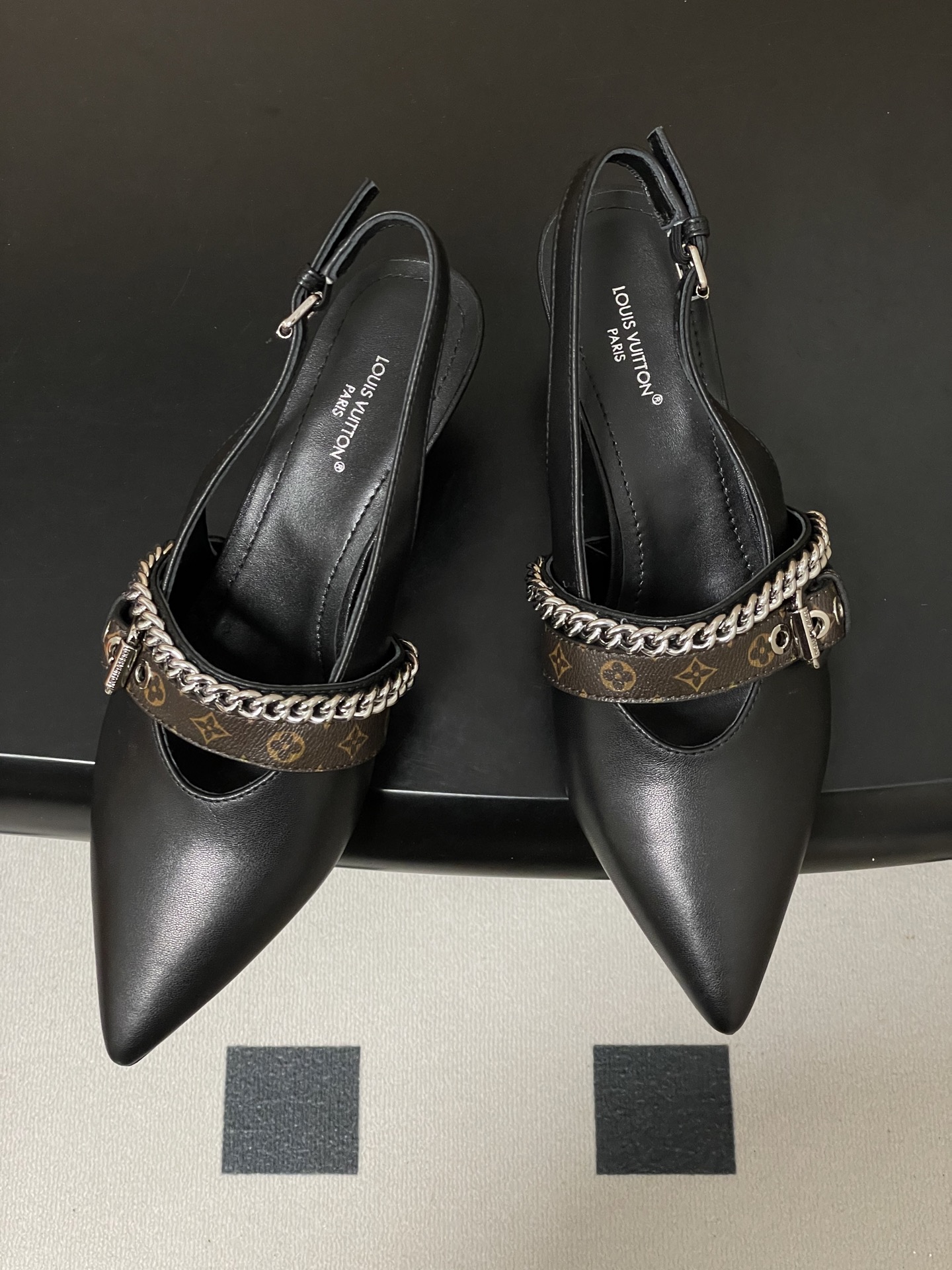 루이비통(LV) 체인 백스트랩 샌들 신발