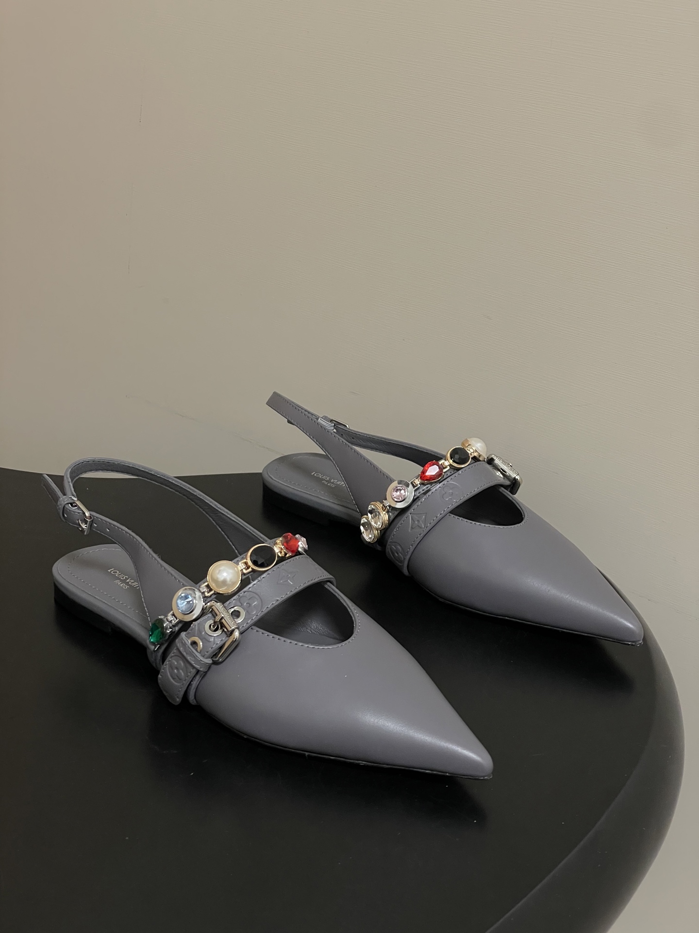 루이비통(LV)  주얼 체인 백스트랩 플랫 샌들 신발