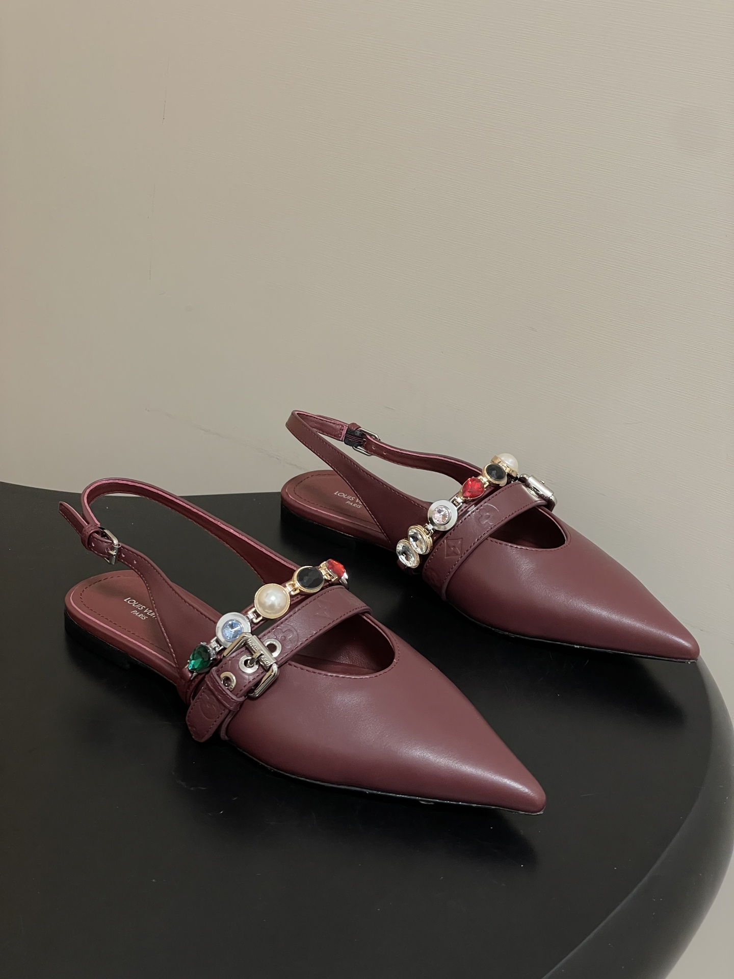 루이비통(LV)  주얼 체인 백스트랩 플랫 샌들 신발