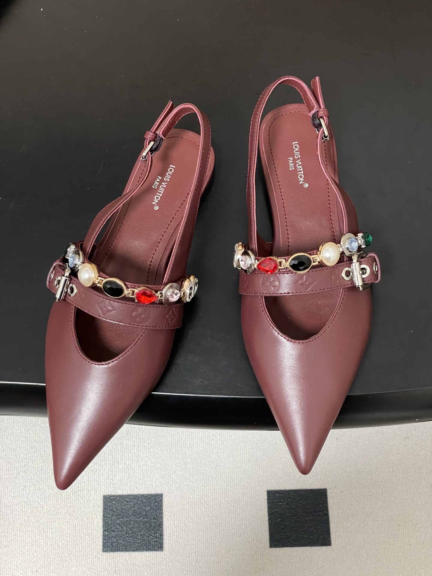 루이비통(LV)  주얼 체인 백스트랩 플랫 샌들 신발