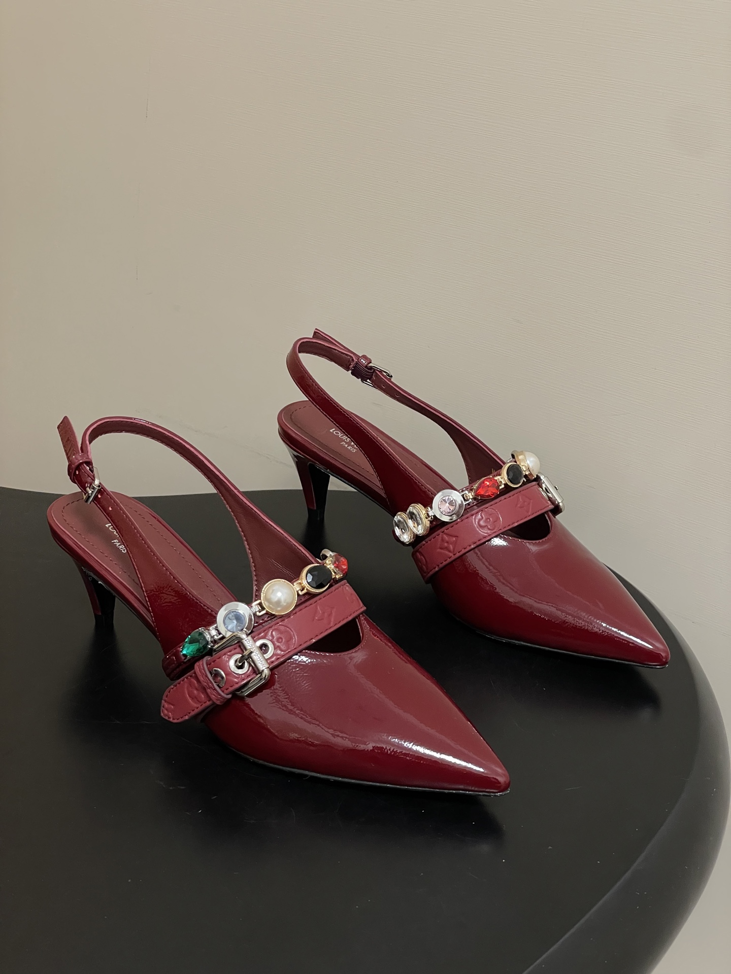 루이비통(LV)  주얼 체인 백스트랩 미들힐 샌들 신발