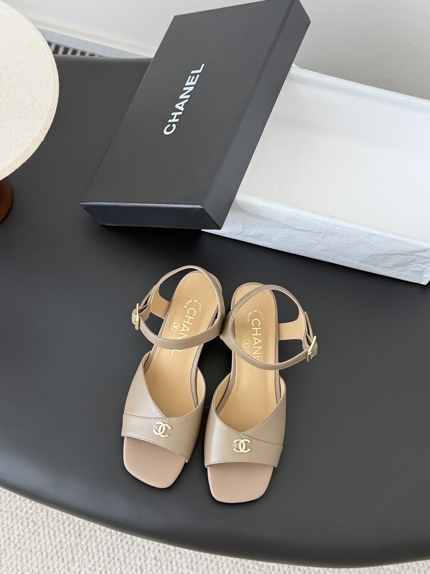 샤넬(CHANEL) 청키힐 샌들 신발