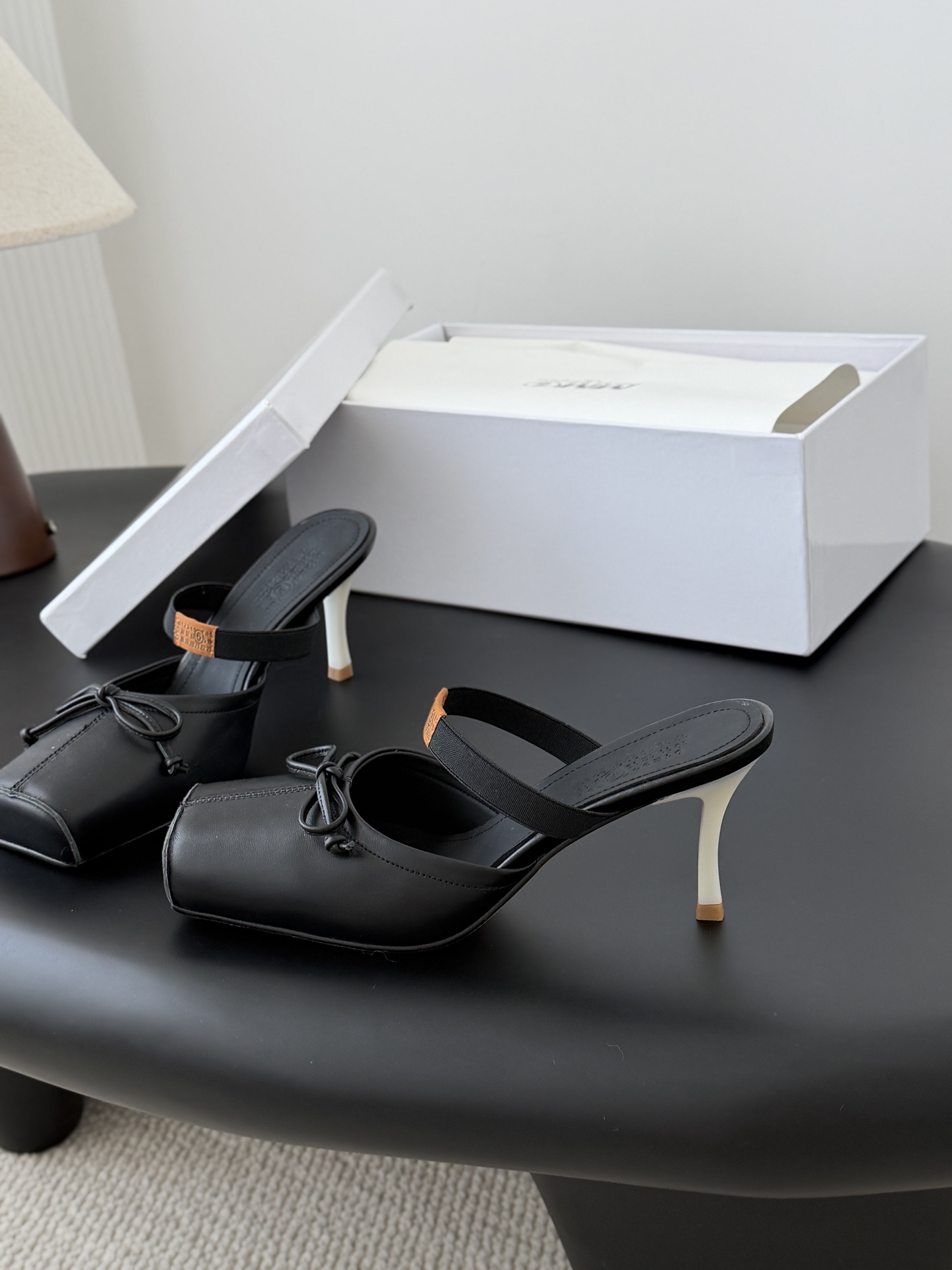 [Maison Margiela] MM6 메종 마르지엘라 스퀘어 토 리본 뮬 구두 신발