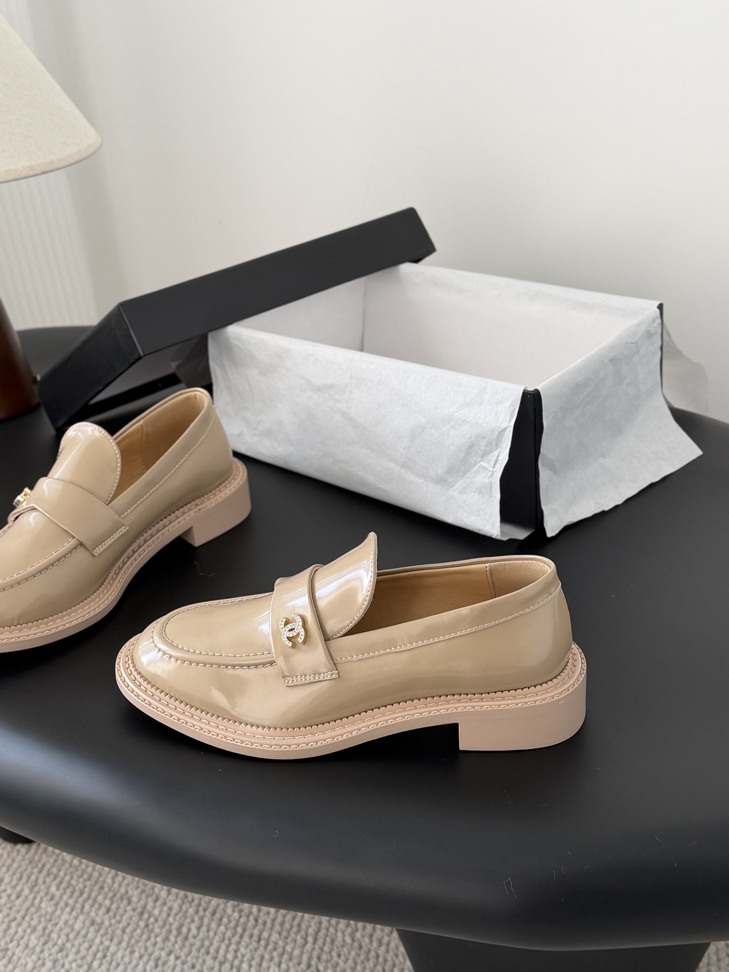 Chanel 26C 샤넬 크루즈 신상 쥬얼 로고 로퍼 신발