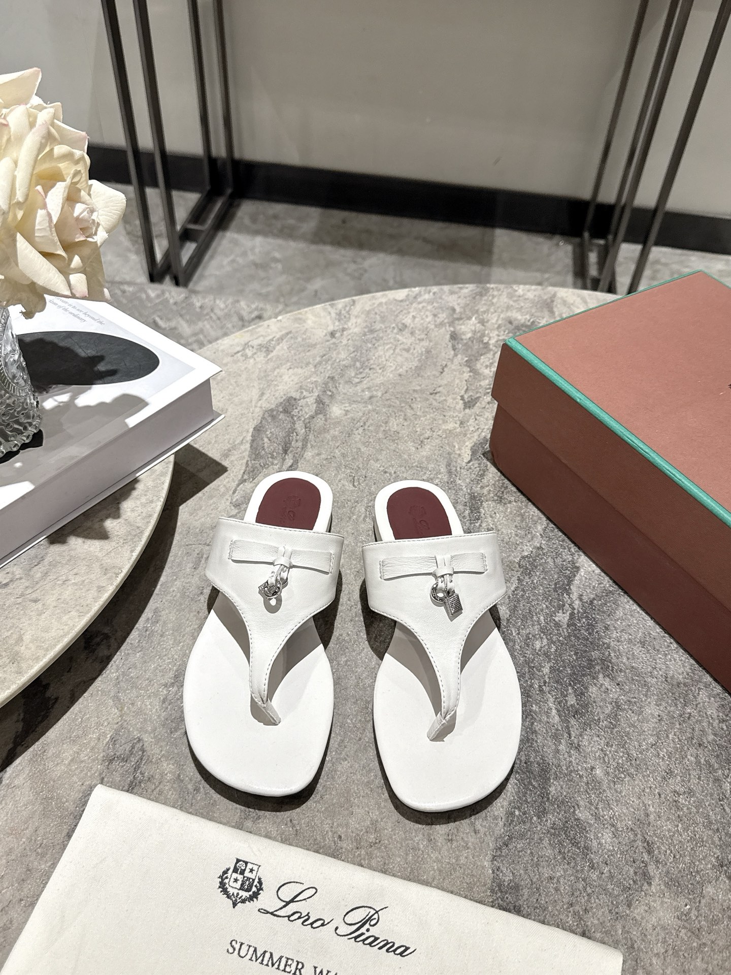 Loro Piana LP 로로 피아나 클래식 플립플랍 샌들 신발