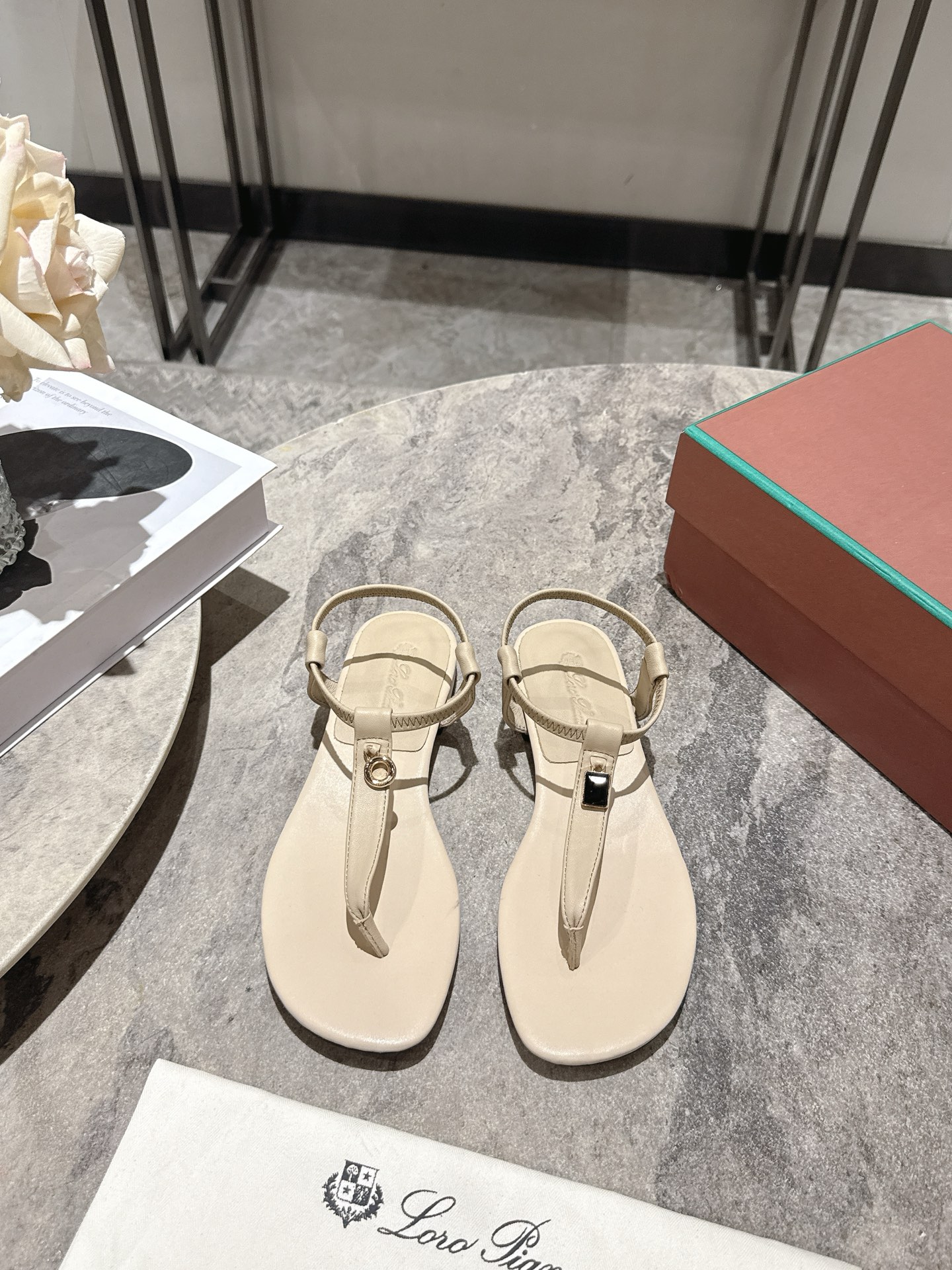 Loro Piana LP 로로 피아나 클래식 플립플랍 샌들 신발