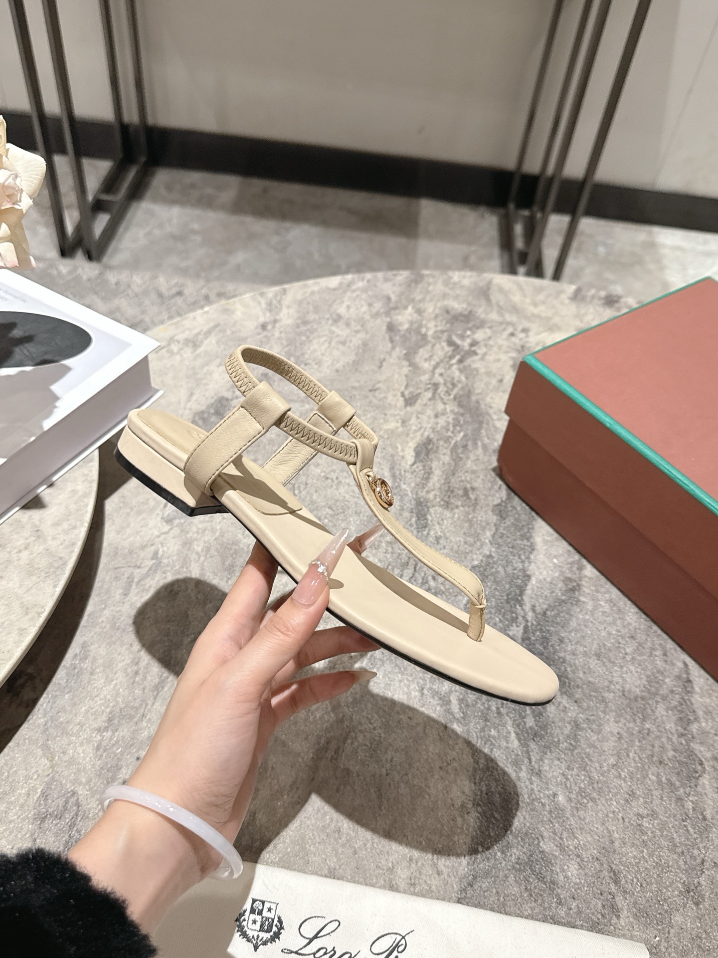 Loro Piana LP 로로 피아나 클래식 플립플랍 샌들 신발