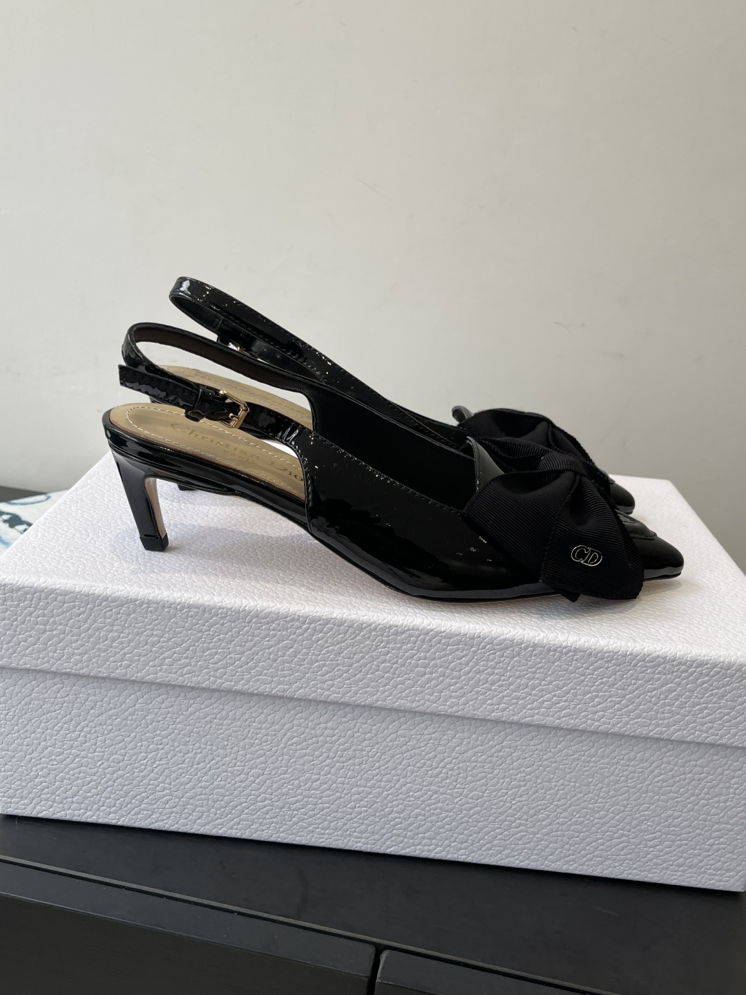 Dior CD 디올 리본 포인트 슬링백 펌프스 로우힐 구두 신발