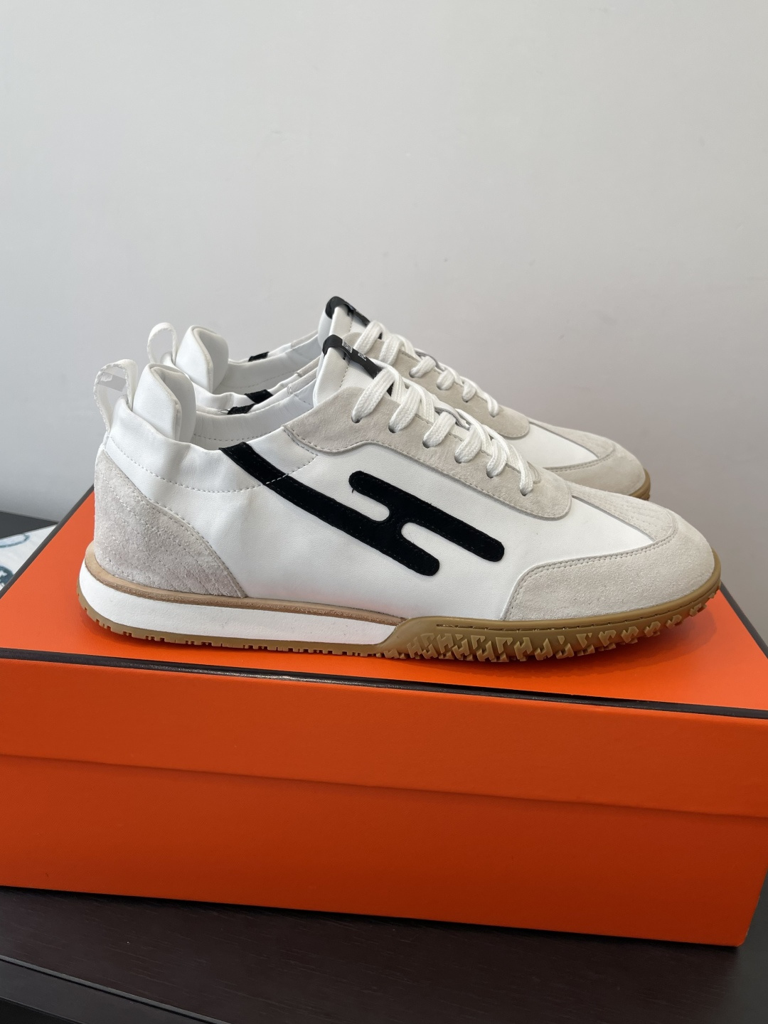 Hermes 에르메스 젯(Jet) 시리즈 스웨이드 스니커즈 신발