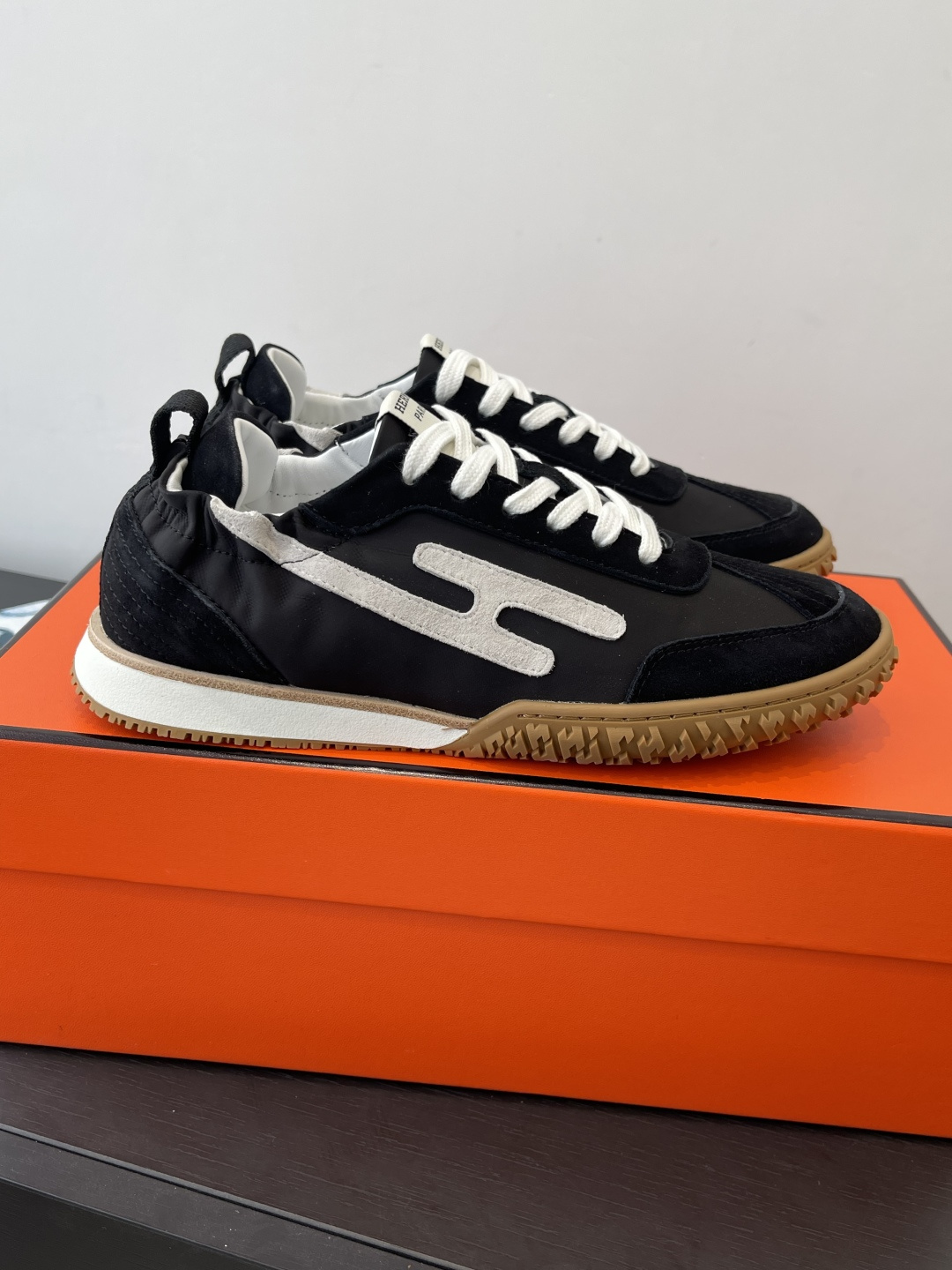 Hermes 에르메스 젯(Jet) 시리즈 스웨이드 스니커즈 신발