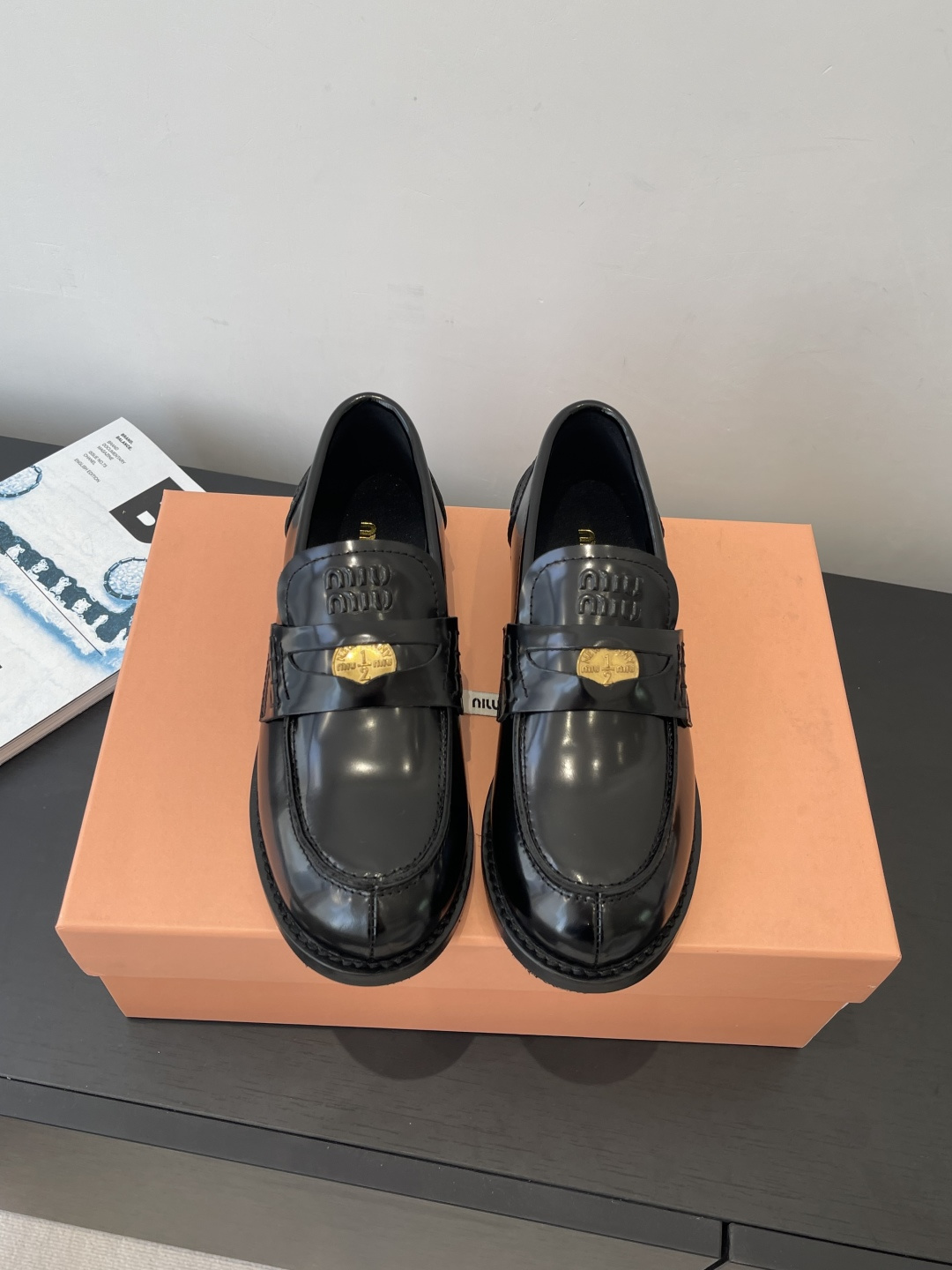 miumiu 미우미우 럭키 코인 레더 로퍼 구두 신발