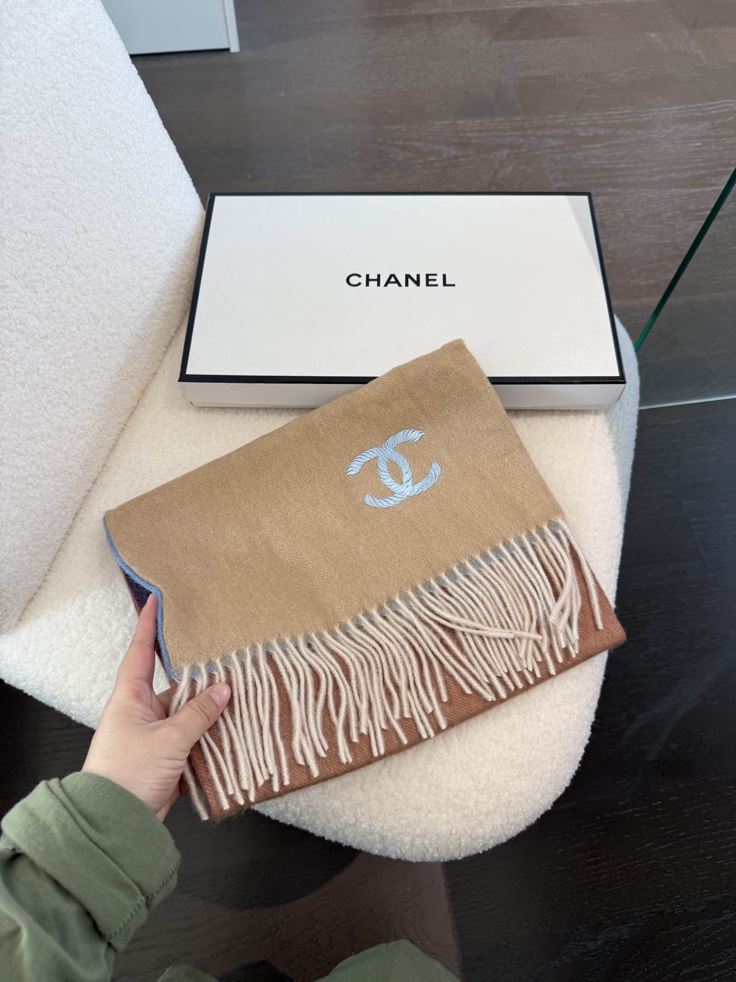 샤넬(CHANEL) 클래식 로고 머플러 목도리 스카프