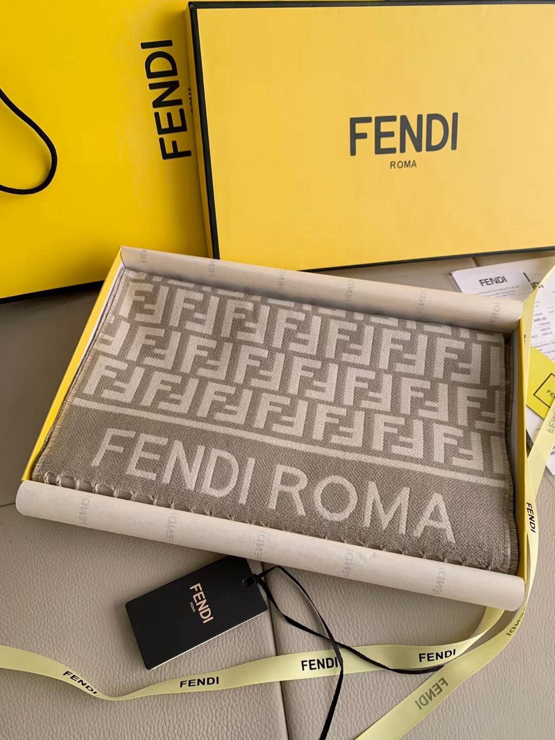 펜디(FENDI) FF 모노그램 캐시미어 울 머플러 목도리 스카프