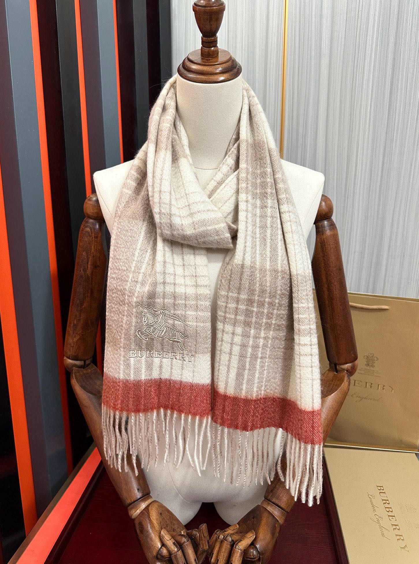 버버리(Burberry) 클래식 체크 캐시미어 목도리 스카프
