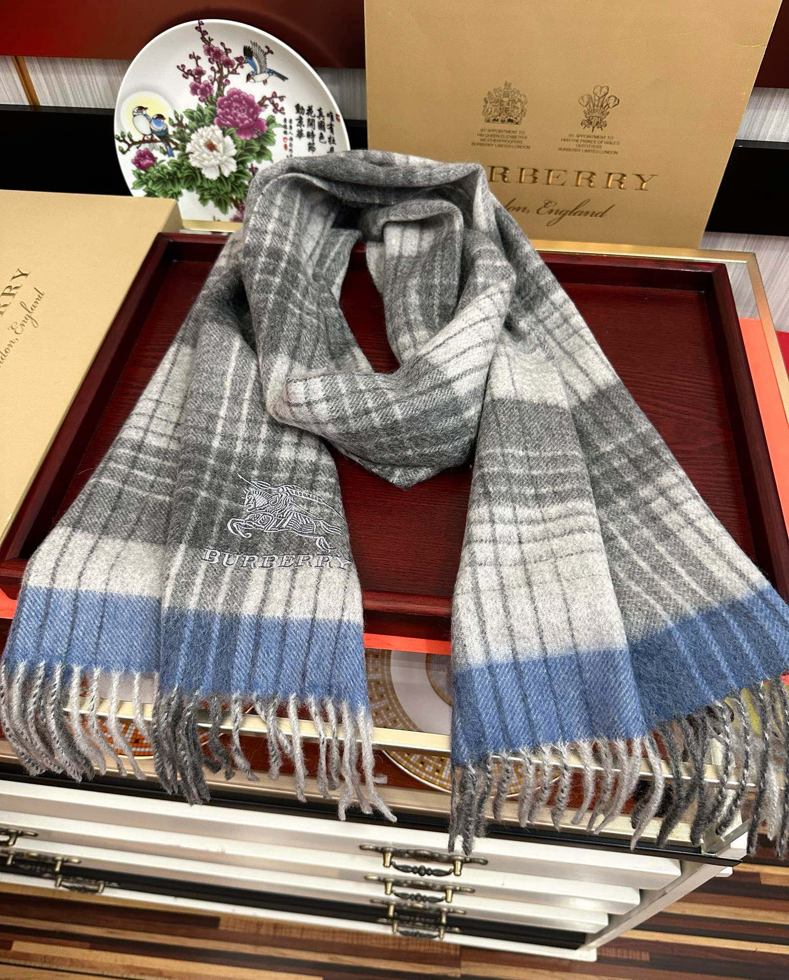 버버리(Burberry) 클래식 체크 캐시미어 목도리 스카프