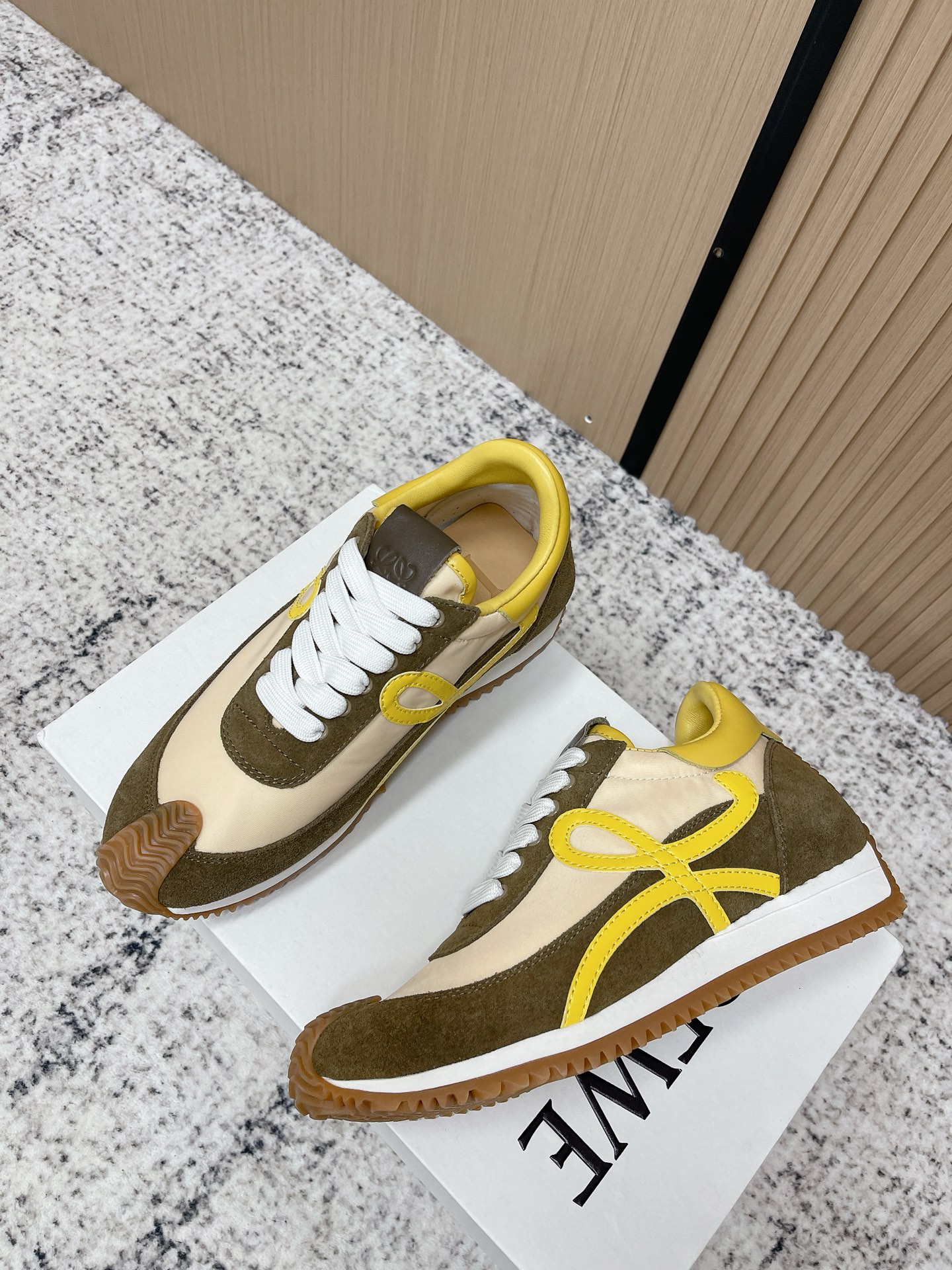 Loewe 로에베 컬러 배색 스니커즈 신발