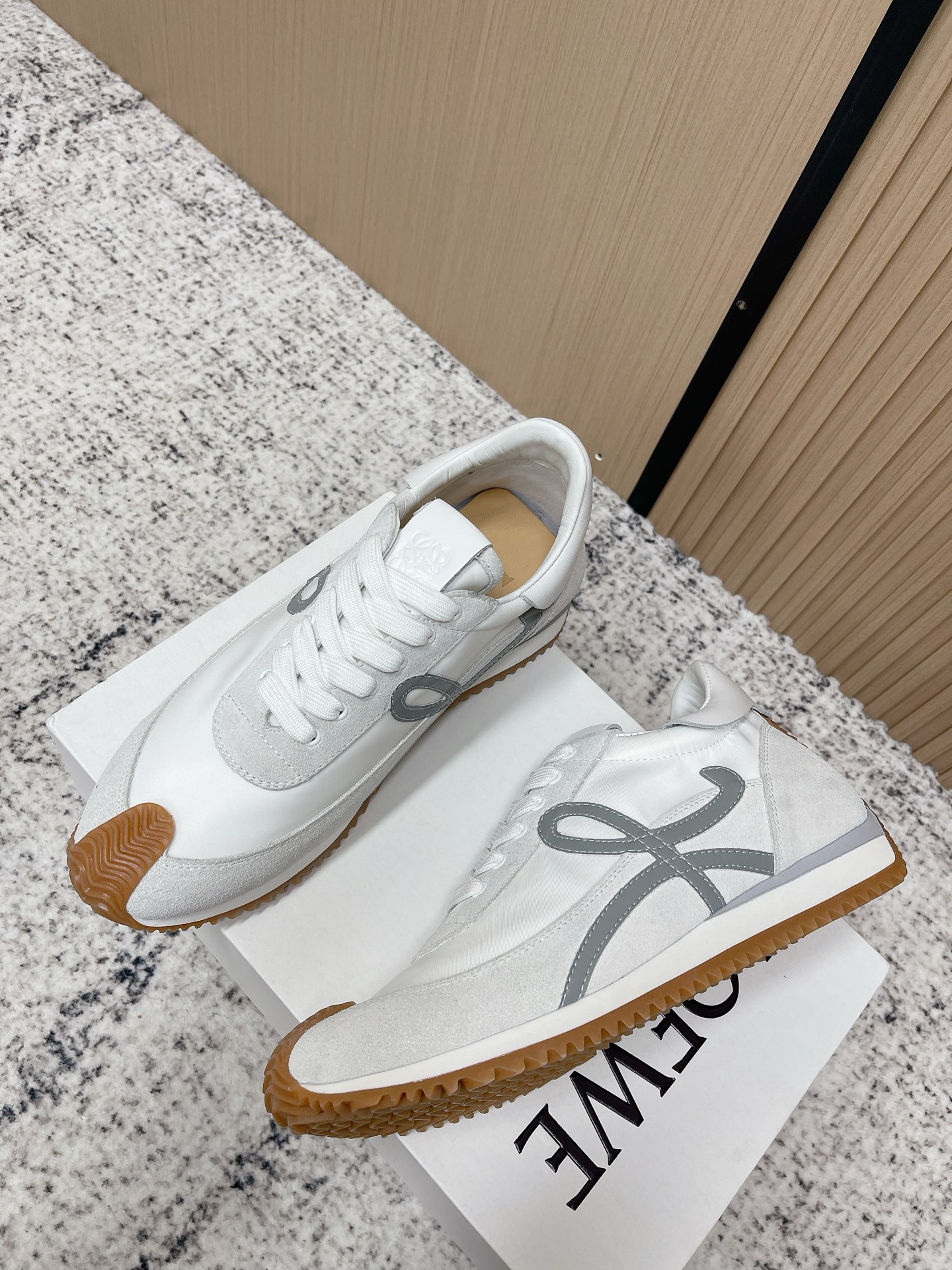 Loewe 로에베 컬러 배색 스니커즈 신발